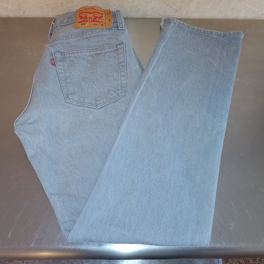 RARE - VINTAGE - EPIC - HOT 29 X 32 BUTTON FLY ** 501 ** GRAY LEVI’S that are Cl